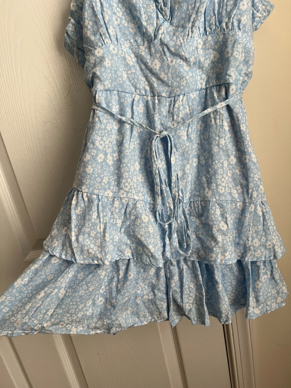 NWT Fashion Nova Blue Floral Tiered Ruffle Sleeveless Tie Waist Shorts Romper XL - Picture 7 of 11